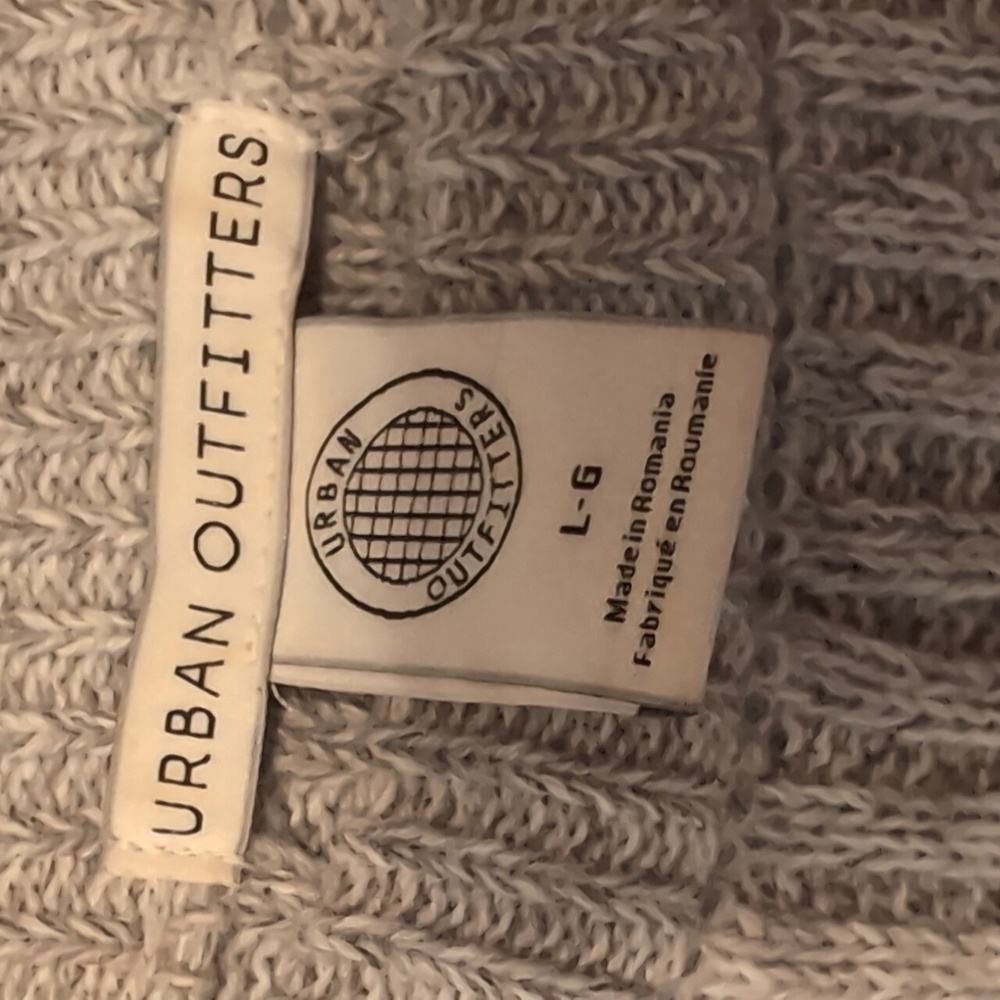 Urban Outfitters Gray Knit Ribbed Cropped Long Sleeve Pullover Sweater S… - Picture 3 of 6